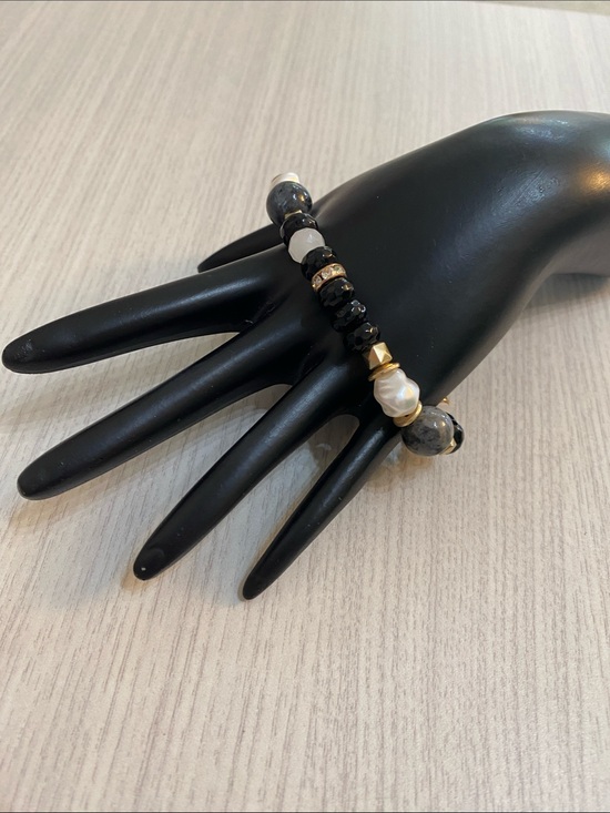 Jewelry - Elegant Black & Gold Beaded Bracelet with Pearl Accent